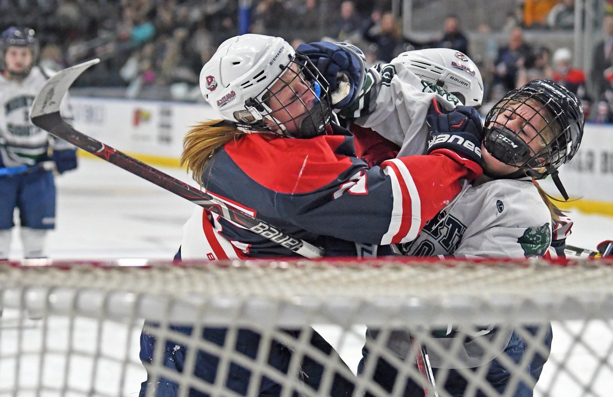 SeeMurphsTweets's tweet photo. Idiots: Girls hockey isn't physical. 
Girls hockey players: https://t.co/JvnlMFqmko