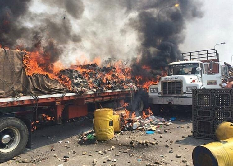 PACIFICADOR2040's tweet photo. #23Febrero No sé cual de estas dos imágenes es más triste! 
#IntervencionMilitarYA https://t.co/whoz0uDHMv