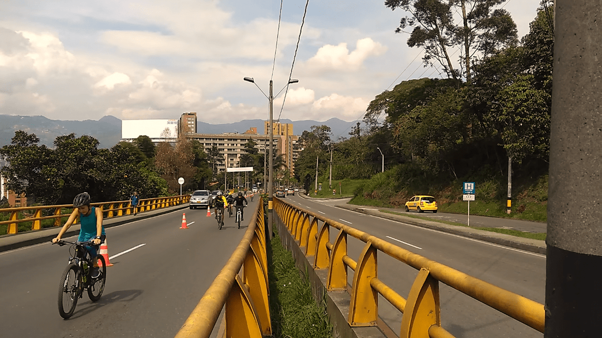 PinkEriv26's tweet photo. #UnAltoEnElCamino; Para poder seguir habrá un motivo.

Esta mañana después de un #FelizDomingo escalando Las Palmas con juicio, voy ayudar a un "Amiguito" que en tendencia #YoCreoEnBernardoAlejandro triste está por lo mal que le ha ido
Una #CortinadeHumo vía #CEROCorrupción https://t.co/Cdord1gtZ9
