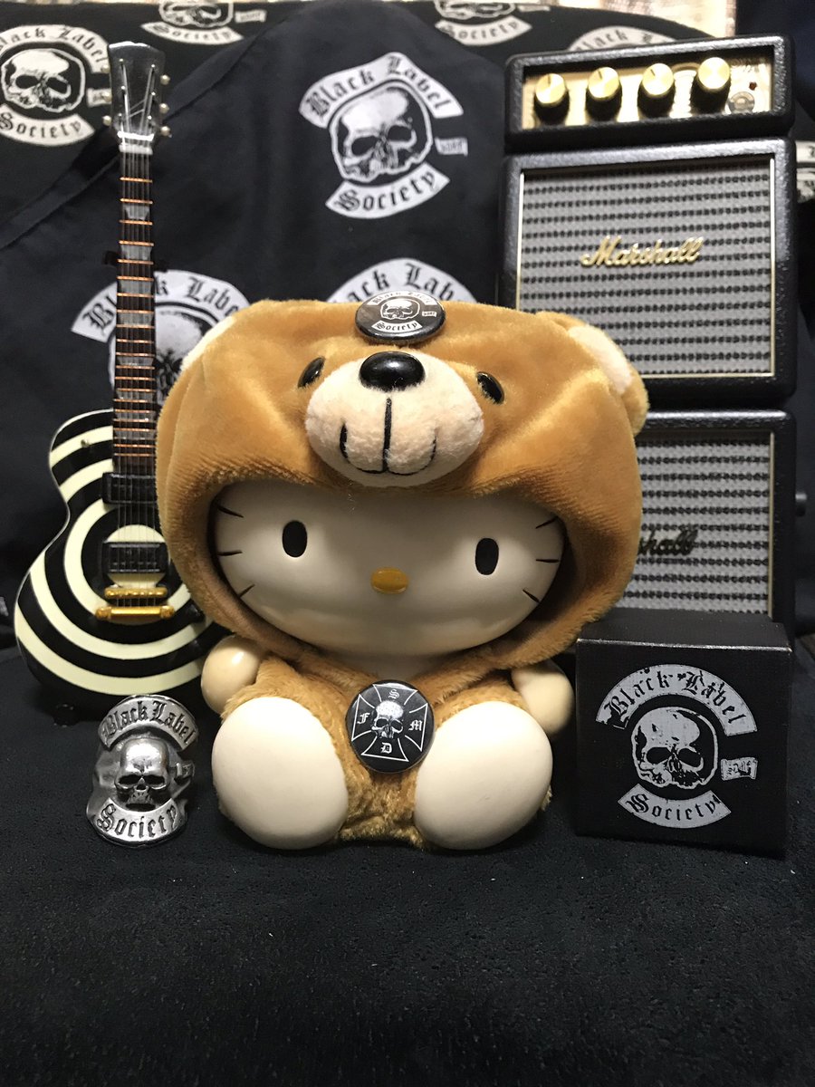 SDMF_Inc's tweet photo. ただ、
何と無く…
BLS Kitty
(笑)
@ZakkWyldeBLS @zakk_sabbath
@BarbaranneWylde @WyldeAudio
@sanrio_news @marshallamps
@Marshall_Japan
#ZakkWylde #ザックワイルド
#BlackLabelSociety #BLS
#ZakkSabbath #SDMF
#HallowKitty #ハローキティ
#キティちゃん #キティ
#Marshall #Guitar https://t.co/Vk8WKXickd