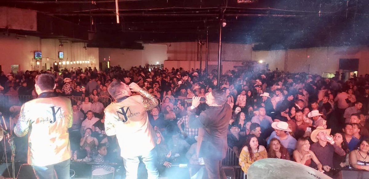 j_medina37's tweet photo. #orlandomagic gracias #occoe por la casa llena de hoy y Bendito Seas Seños por permitirme llevar la musica lejos,gracias por todo su apoyo,mucho michoacan hoy!!👊a descansar,que nos falta mañana doble round!! #Okeechobee anda #Homestead la nochecita.bendiciones!!buen domingo🙏 https://t.co/iTU1x3kfJD