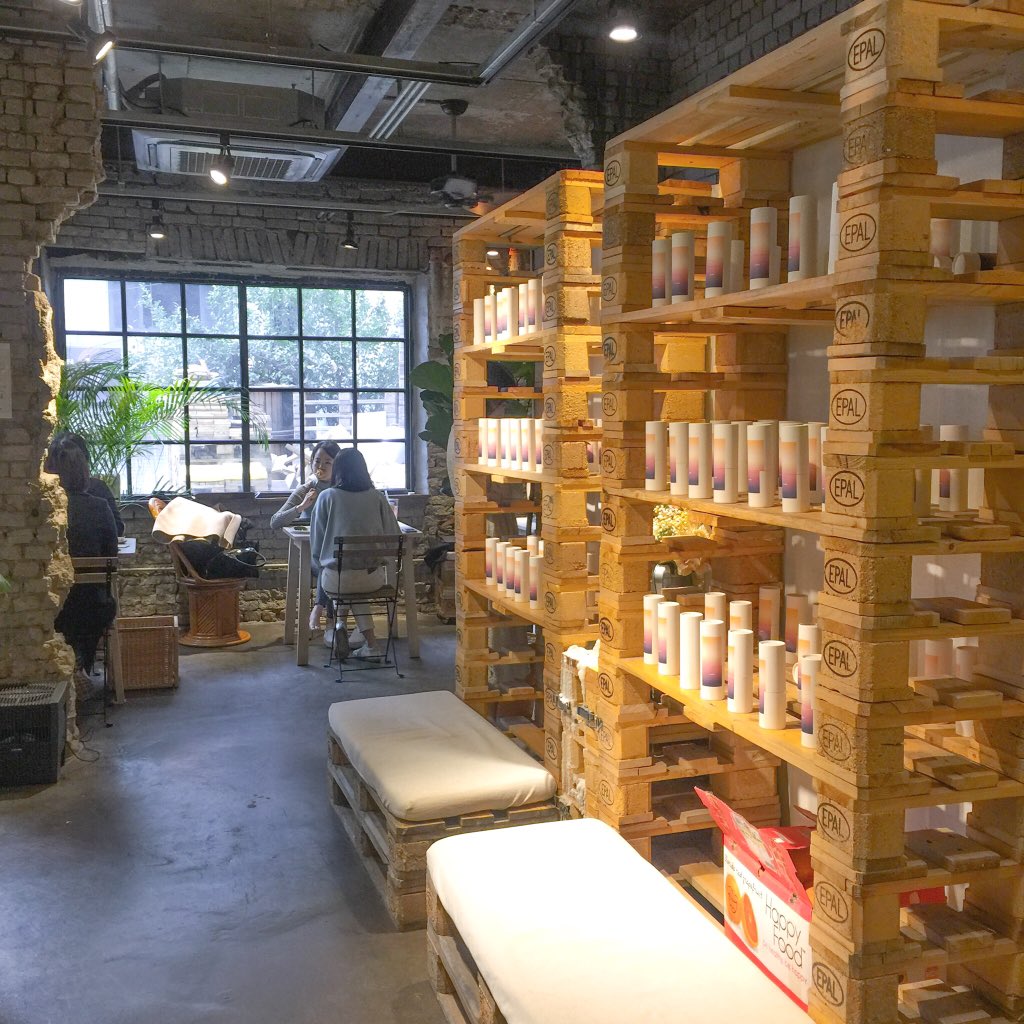 MIN9YUX6's tweet photo. 📍 ตามรอยเซเว่นทีน ยุนจองฮัน 💗

"ร้าน URBAN PLANT"
— พิกัด Hapjeong exit 7

🌟 เมนูตามรอย 'MAPLE LATTE'

*เครื่องดื่มก็อร่อยดี มีเมนูอาหารและเครื่องดื่มให้เลือกเยอะ กว้างและมีหลายชั้น พนักงานพูดภาษาอังกฤษได้ หล่อด้วย

#JEONGHAN #SEVENTEEN⁠ ⁠⁠ ⁠ 
#รีวิวเกาหลี #ตลาดนัดสวนแครอท https://t.co/hn6ZDmRE36