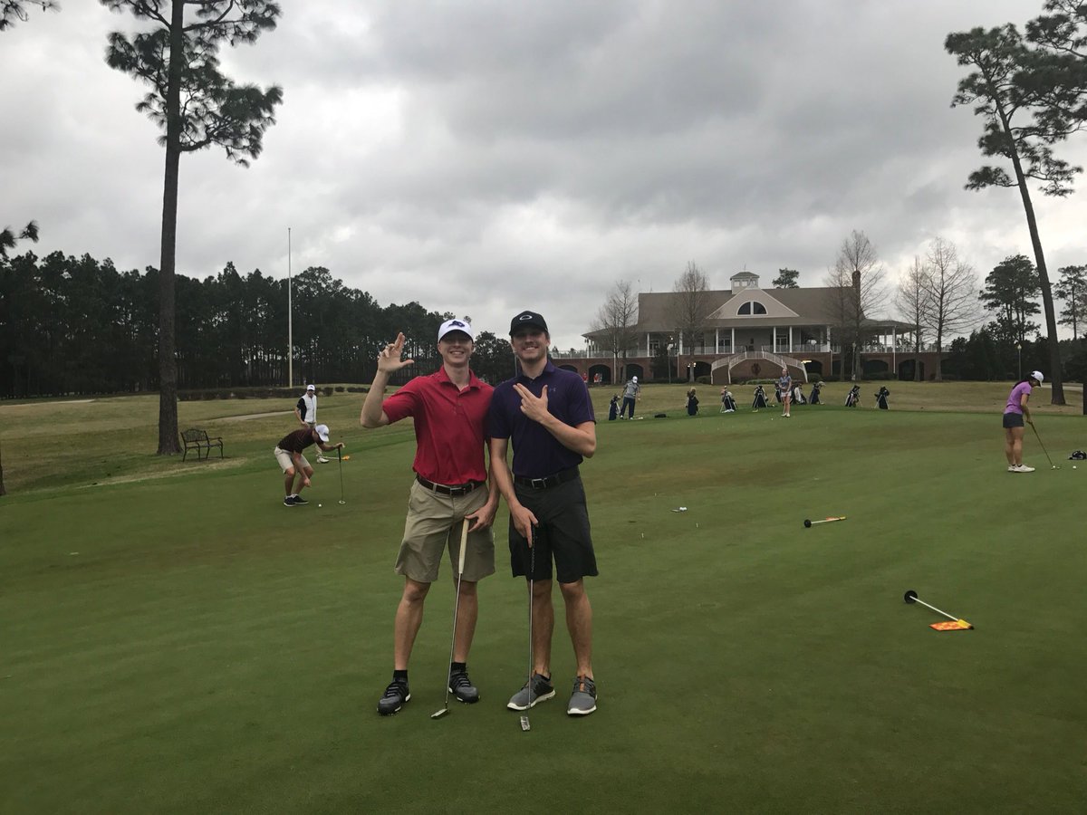 And we are on the road again! Great to be down here in Mobile, Alabama for the first tournament of the semester for both our men and women! Some work on the greens this evening, practice round tomorrow and round 1 Monday morning. Let’s go! #finallyinshorts #FTF
