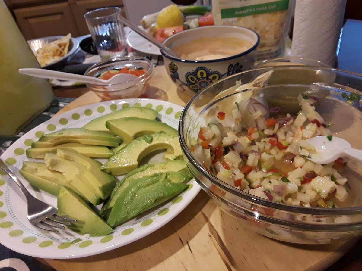 Nacho bar: These are the yummy toppings my sis made to put on the sinfully delicious Margarita Chicken Nachos. Avocado,various cheeses,garlic aioli, & jicama slaw/salsa. Grateful for a nice break away from apt & time spent with my sis/niece + gr8food