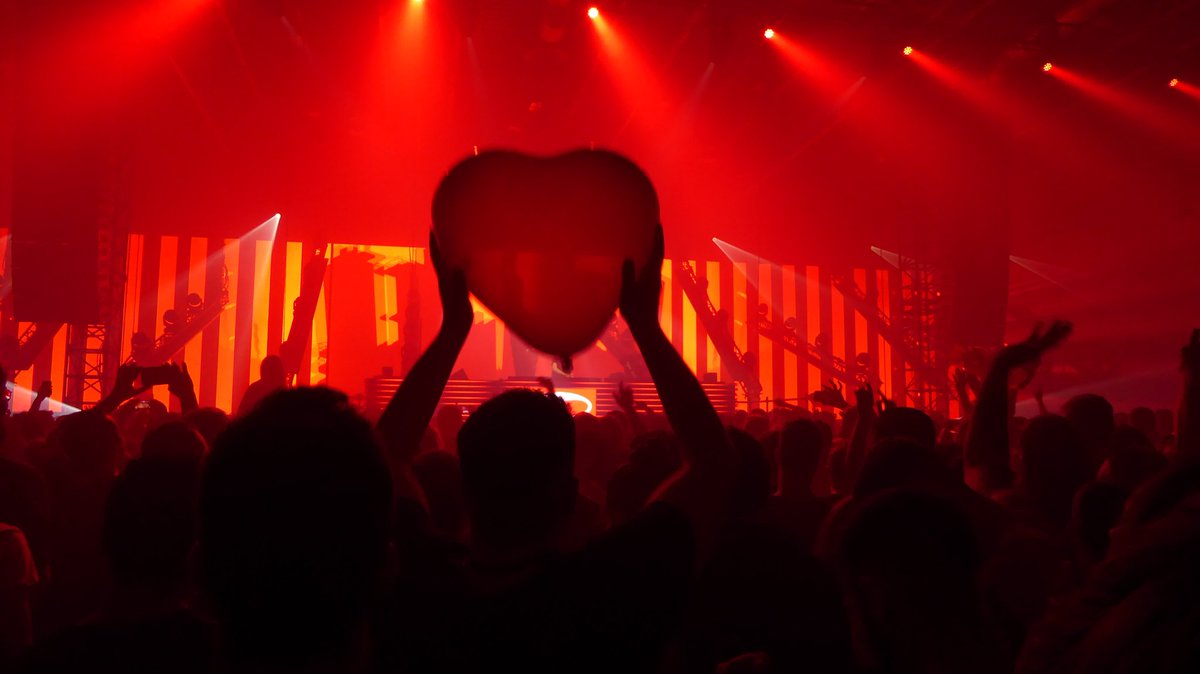 #ASOT900 #ASOTFESTNL #astateoftrance <a href="/arminvanbuuren/">Armin van Buuren</a> #utrecht #netherlands #trancefamily #Lifting #You #Higher <a href="/ALDA__NL/">ALDA</a> <a href="/Armada/">Armada Music</a> #love