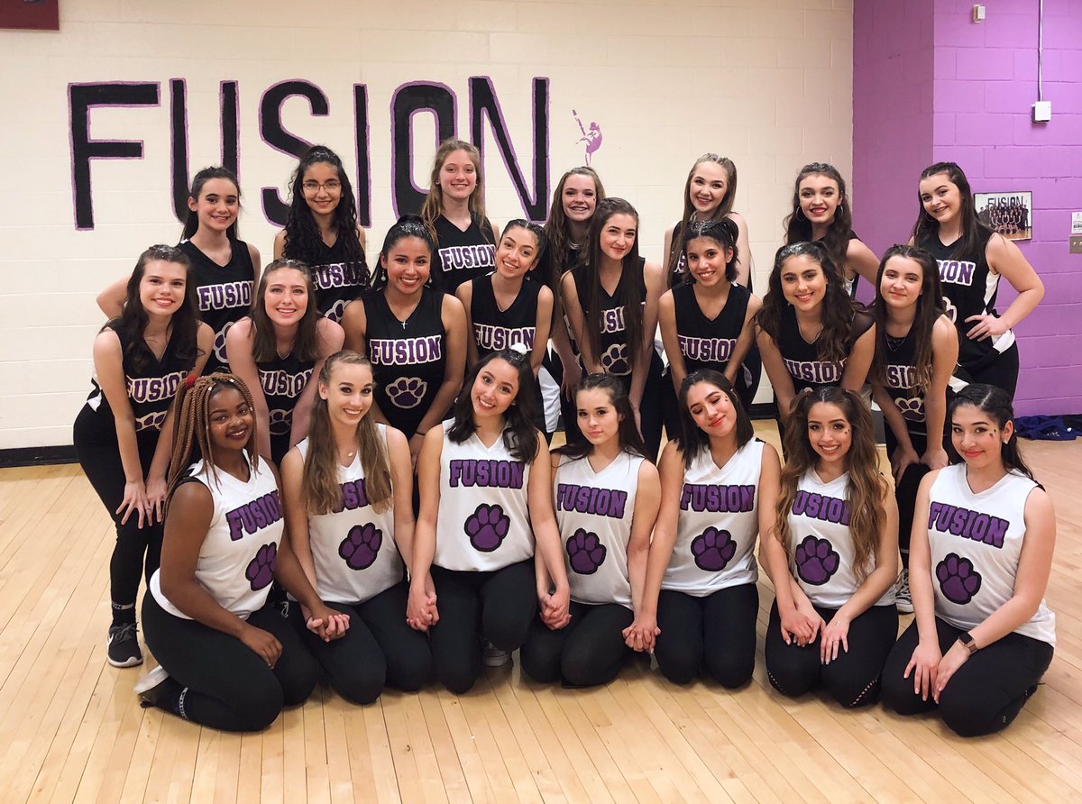 fhs_fusion's tweet photo. Performing for basketball games was so fun and exciting #tb 🤩🏀💜✨ https://t.co/BaLFClavAT