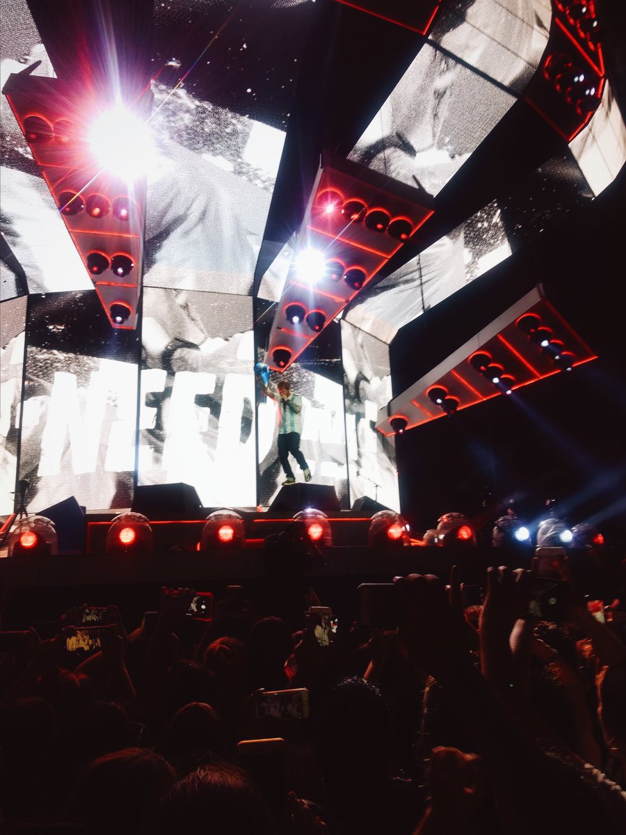 HerecomesRow's tweet photo. Darling you look perfect tonight
23/2 - Divide Tour - Argentina #EdSheeranArg https://t.co/PL6KBh8g9s