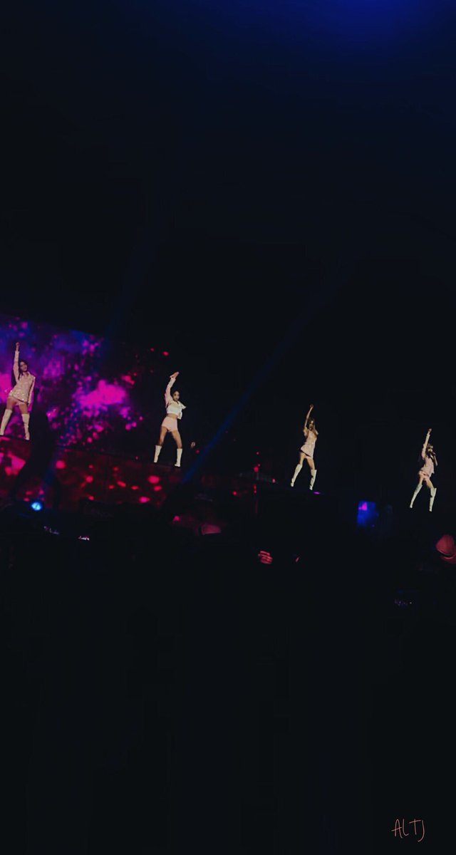 LiyahJaldon's tweet photo. BEST NIGHT EVER!! 🔥🖤💓
#BLACKPINK #BLACKPINKinManila #LISA #JENNIE #JISOO #ROSÉ 
📸: ME (ALTJ) 🤪

Char char lang HAHAHA 😂 https://t.co/bYXA9iAyS2