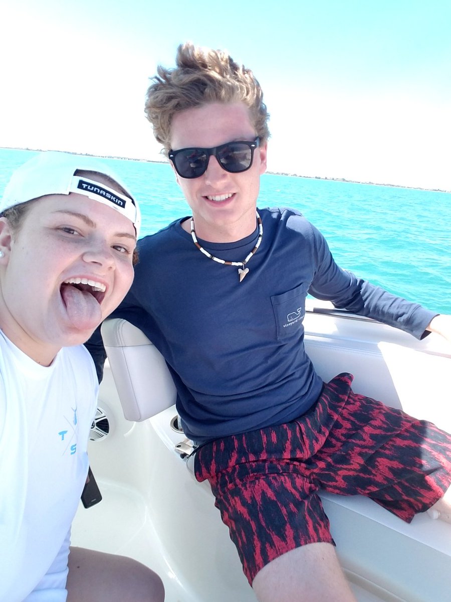 Happy birthday SP! You are the greatest sister a bro can ask for but even a better friend!! Love you, you old fart!!! <a href="/pennellsydney/">SYD🌼</a> 👍