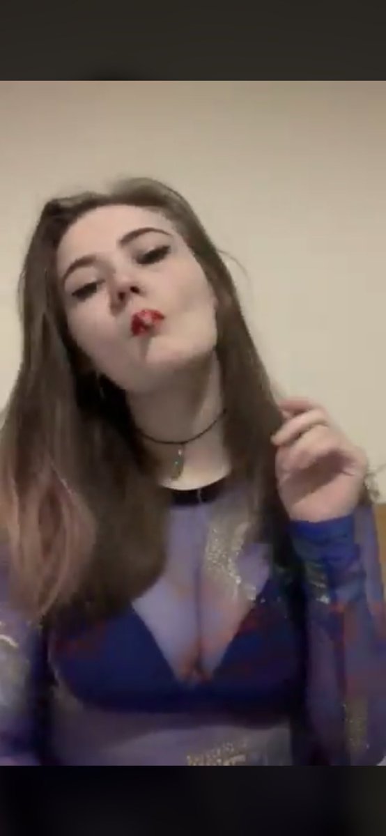 smokingmodelsuk's tweet photo. The beautiful @lolita35732004 , sexy heavy smoker #smokingfetish https://t.co/TaPZeY4wXh