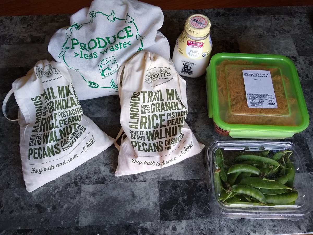 BurbankRecycle's tweet photo. Frustrated with the increasing use of plastics at the grocery store? REDUCE plastic with REUSEable bags and USED plastic containers at the bulk and produce sections. And look for refillable items, such as nut butters and lotions--even bring a glass container to the butcher! https://t.co/JMoqI1sqin