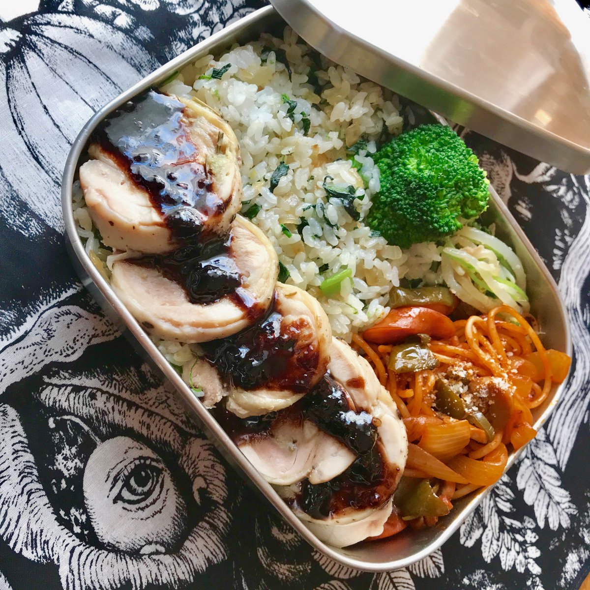 キューライス Twitter પર 今日のお弁当は鶏ハムのミックスベリーソース ほうれん草のバターライス ナポリタンスパゲティ 豆苗ともやしのナムル ブロッコリー T Co 4cjhrccvk3