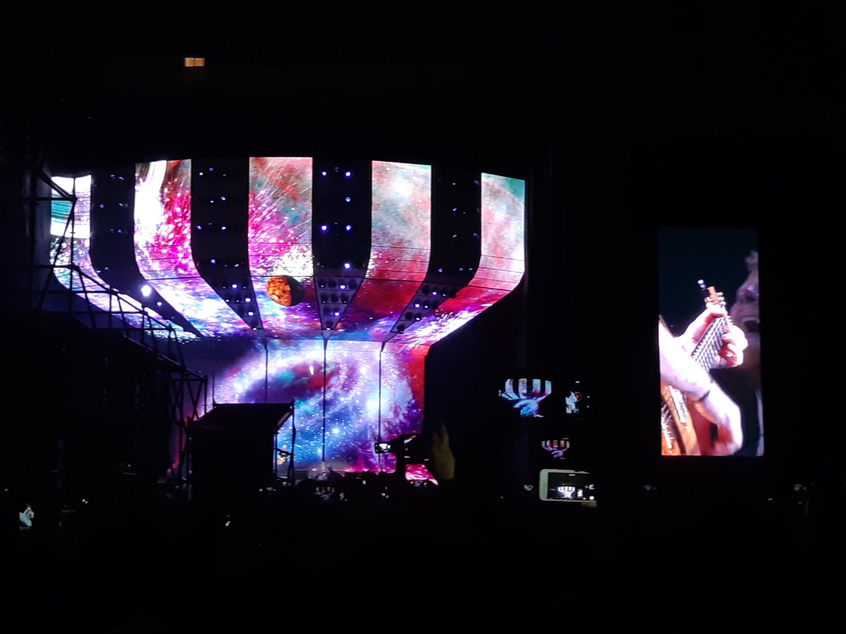 Caroblopez99's tweet photo. Simplemente mágico #EdSheeranARG https://t.co/7OnT6FIise
