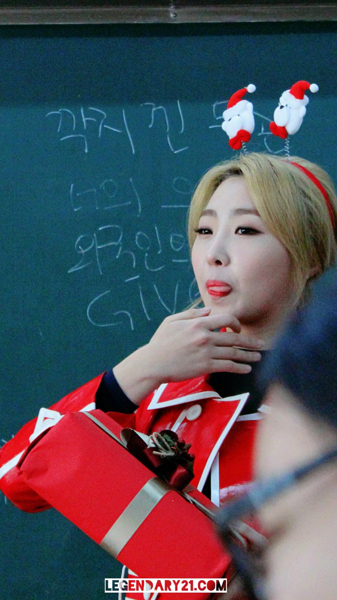 minzyhq's tweet photo. 161220 MINZY at her Christmas 'Memory' Event

HQ : https://t.co/UeggF0wI1T
https://t.co/UKoE8QDQVG

© https://t.co/5OPUFP4B1l https://t.co/Bv65TKaOvJ