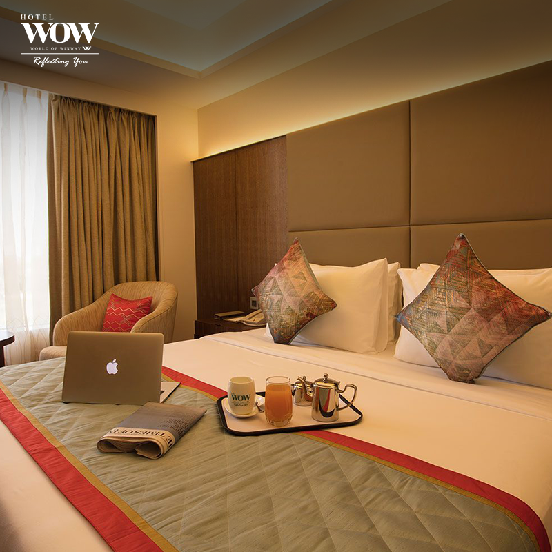 wow_hotel's tweet photo. Make your business trip productive with access to meeting rooms, round-the-clock butler service and airport transfers, when you stay at #WOWHotel.
Book your stay here - +91 7316711111 or visit: https://t.co/kJR5LfdUQN 
#WOWexperience #WorldOfWinway #Indore #PresidentialSuite https://t.co/xAoZXv91ZG