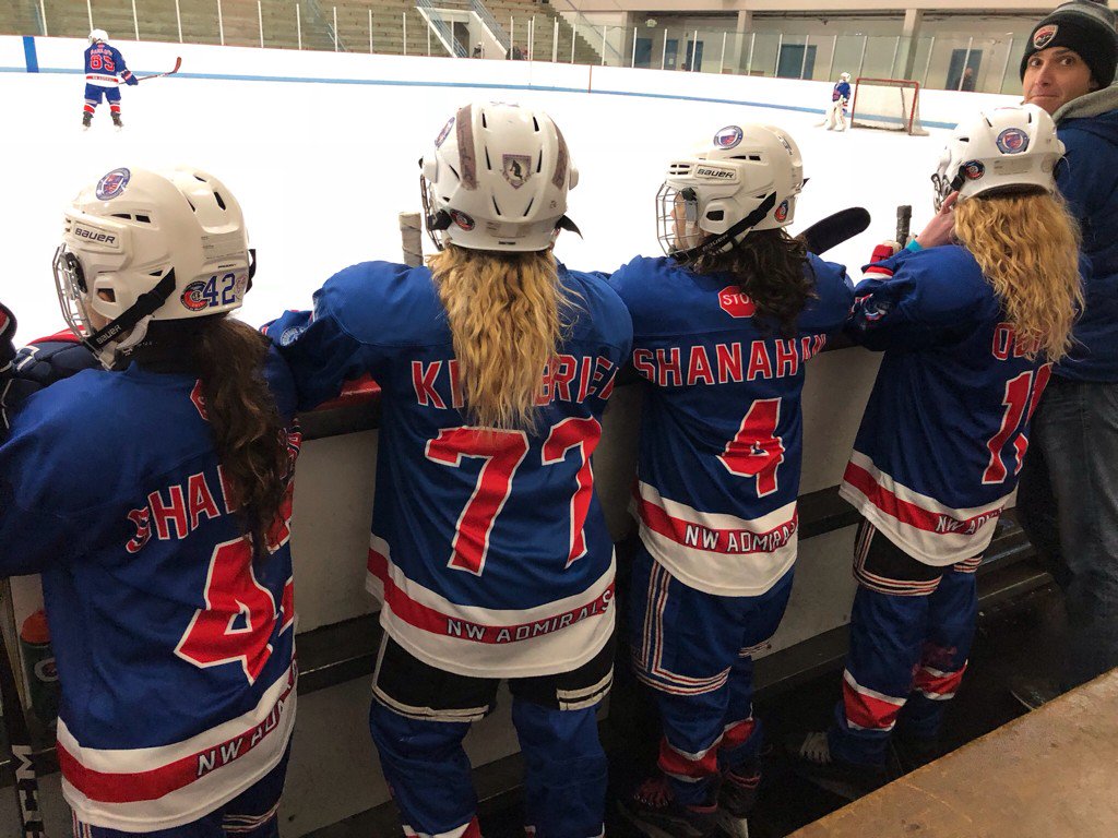 SeattleJrHockey's tweet photo. When it's 4v4 and you have 2 sets of twins, you're throwing the #TwinLine out FERSURE!
#DoubleVision
@LamoureuxTwins https://t.co/bk16be4Vex