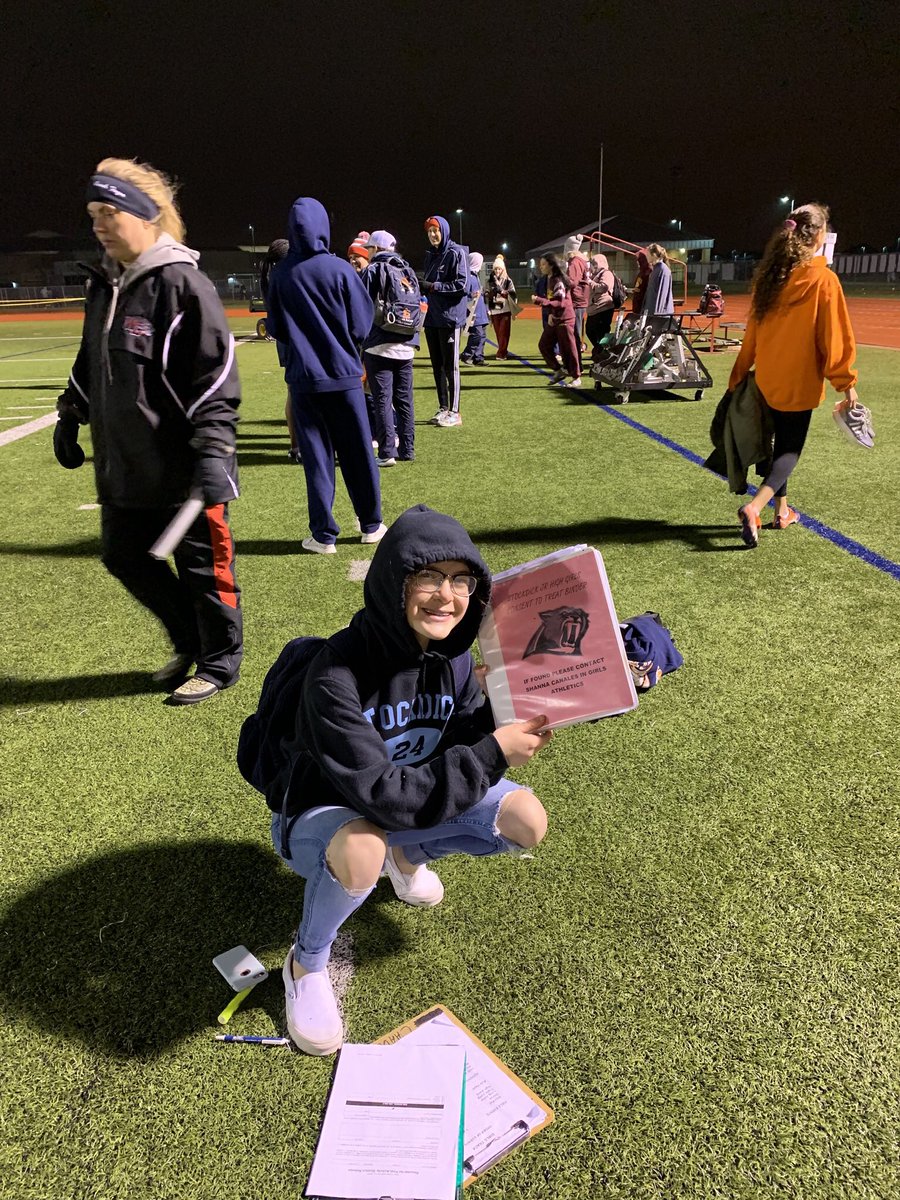 ShannaCanales17's tweet photo. Our managers are the glue that keep us put together! No job is small! #sjhcats #track #managerlove 💙 https://t.co/dbY5mC64R7