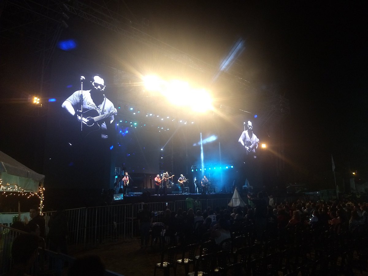 #Queso2019
<a href="/loshuayra/">Loshuayra</a>  comienzan su noche en los 50 años de La Fiesta Nacional del Queso