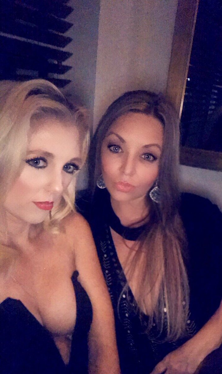 ASportsLover2's tweet image. Date night with my favorite girl! #WeCute #SideBoob #ThisIsOurLife