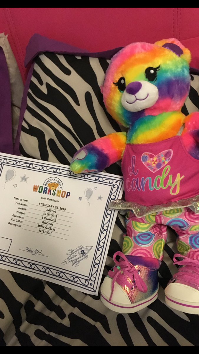 jaylia20's tweet photo. This was so cute to me 😭 my lil cousin built a bear today &amp; named it after me 🤣😍 https://t.co/aC76lMKUyt