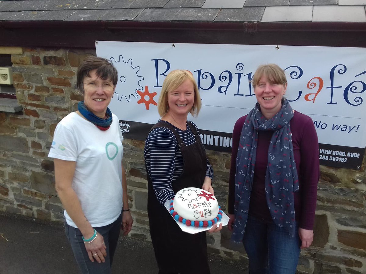 Don’t bin it. Mend it. Proud to launch @RepairCafeBude Let’s stop throwing stuff away when it breaks. Let’s use our skill sets to mend it. Awesome repairers from sew- ers, PC guys, bike folk, electricians... nearly 40 repairs ♻️✅#RefuseReuseRepurposeReFILL <a href="/AGreenerBude/">A Greener Bude</a>