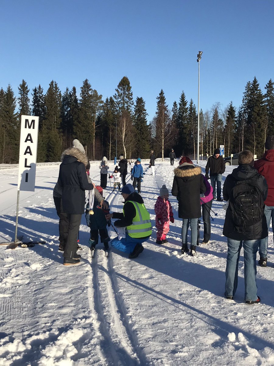 Kaakkurissa hiihdettiin perinteiset tenavahiihdot, n. 370 alle 7-vuotiasta hiihtäjä lupausta osallistui#kcmkaakkuri#aikasiarvoinen#lastenliikunta