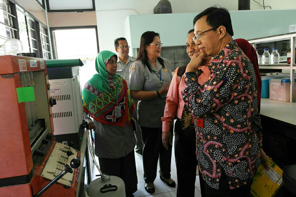 brmpanekakacang's tweet photo. Tim assesment, Dr. Asep Nugraha selaku Lead Auditor melakukan audit kepada 3 LP Balitkabi (LP-518-IDN) yaitu Lab. Tanah dan tanaman, Lab Kimia Pangan, dan Lab Uji mutu Benih.
#laboratoriumpengujian #LP518IDN #iso170252017 #jaminanmutu https://t.co/jFQP0vrkS9