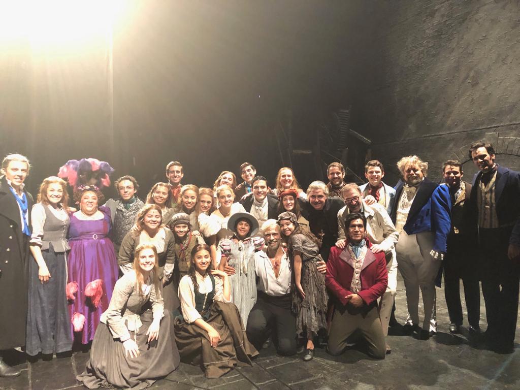 morrisgil's tweet photo. La gloriosa compañía de @LesMisMx  hace unos momentos...son,de verdad,una gloriosa compañia!  De verdad hay quien se piensa quedar sin  @LesMisMx ???? Para Ripley! https://t.co/aHhN90Rfd8