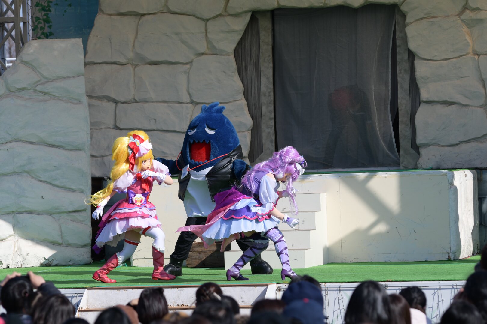 こうちゃんダヨー 秋ダヨ プリキュアショー楽しかった パワーで解決するのが素敵でした 動画はダメで静止画は上げていいらしいのでペタリ というかこの写真だけじゃなんなのか分からん モウオシマイダ よみうりランド プリキュアショー T