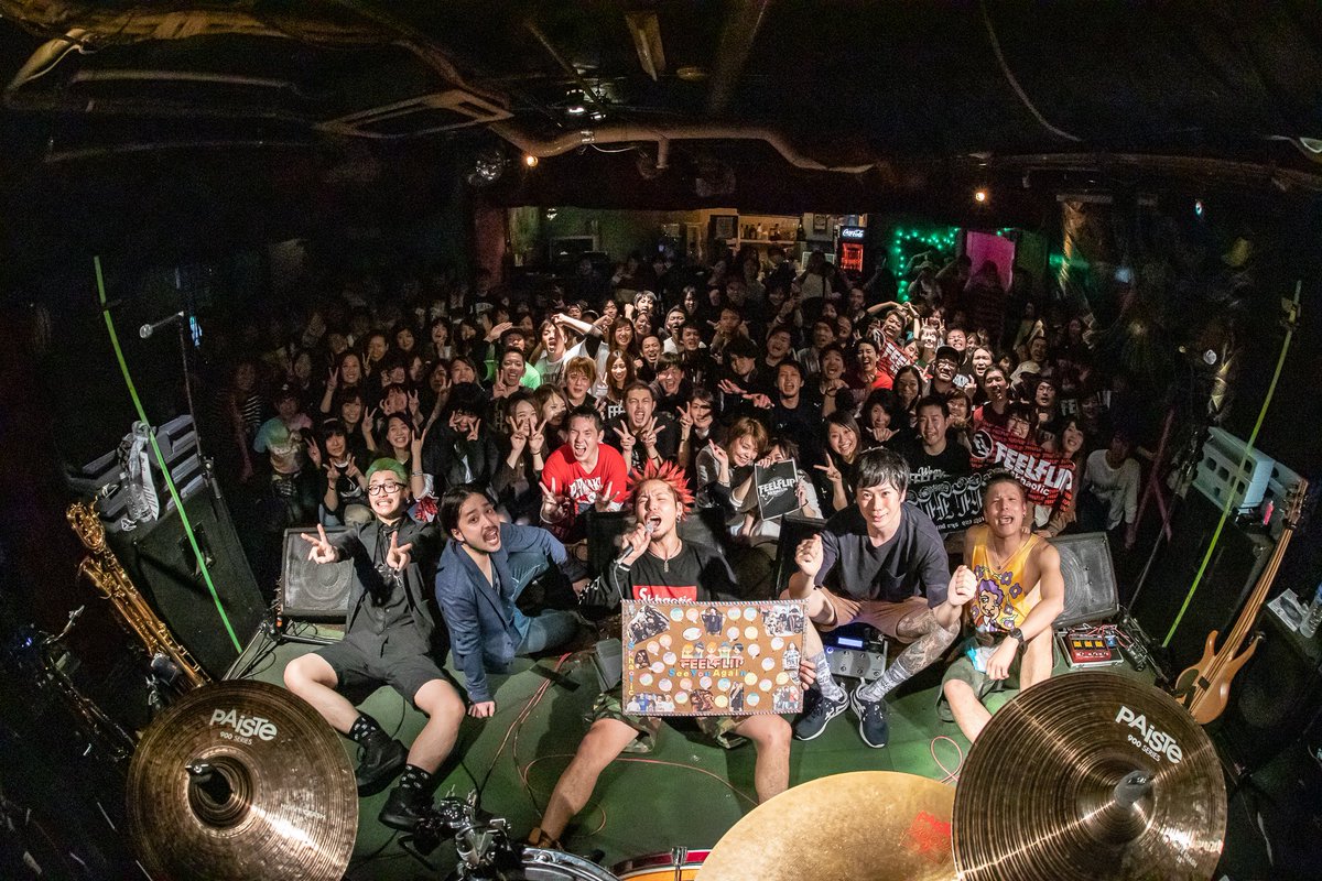 feelflip's tweet photo. 【🕺15年間駆け抜けました💃】
大切な人達と過ごした時間とメンバー５人で鳴らした最後の１音まで幸せでした！みんな笑顔だったし酸欠と湿気で凄い事になってたけど倒れる人もいなくて良かったです🔥これからの全ての人達の未来に幸あれ！ありがとうございました！
We are FEELFLIP！！！ https://t.co/9Mxdop3v8o
