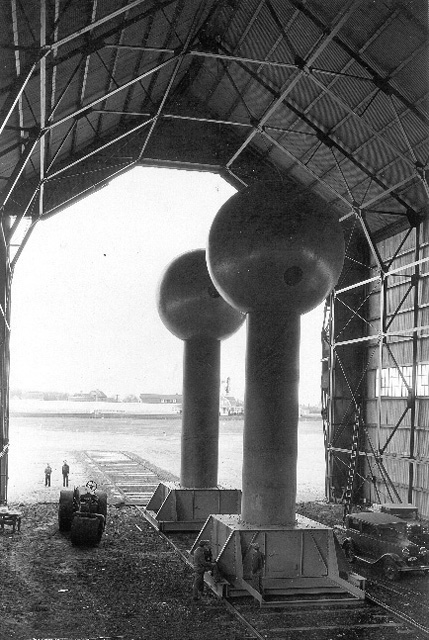 18) Why the heck would Tesla confide in John Trump?Easy... Electricity... Specifically, static electricity...This is the Van de Graaff generator, 1934.
