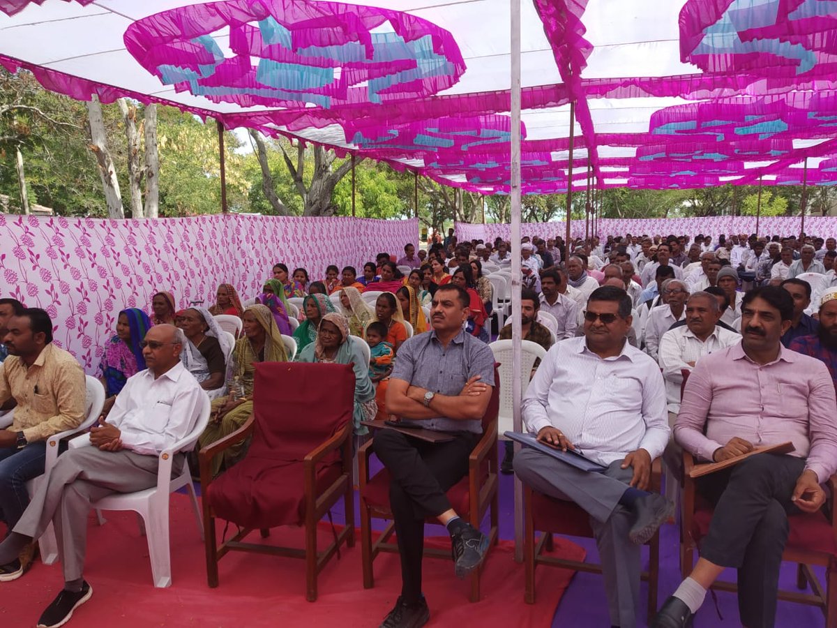 SDMDholka's tweet photo. મા. પ્રધાનમંત્રીશ્રી દ્વારા મન કી બાત અને ગોરખપુર ખાતેથી પી એમ કિસાન સન્માન નિધિના લોકાર્પણના જીવંત પ્રસારણ કાર્યક્રમ હેઠળ કેન્દ્રીયમંત્રી મનસુખભાઇ માંડાવીયા સહ સઁગઠનના હોદેદારો અને વિશાળ સઁખ્યામા ખેડૂતભાઈઓની નોંધપાત્ર હાજરી..@BhupendraSinh1 @CollectorAhd @pkumarias @CMOGuj https://t.co/gdnb92QEC7