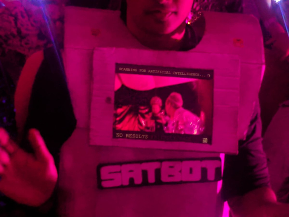 satveersingh's tweet image. Satbot detected many a friendly face at Secret Garden Festival 2019. Thanks for a great time! Full album here: imgur.com/a/sfQXm78 #SecretGardenFestival #satbot