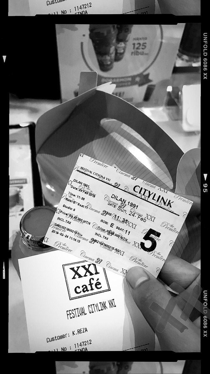 Well, hari mingguku dimulai dengan nonton #Dilan1991, kiranya saya ingin bertanya pada staff bioskop, siapa yang menaruh bawang di dalam studio? 😭