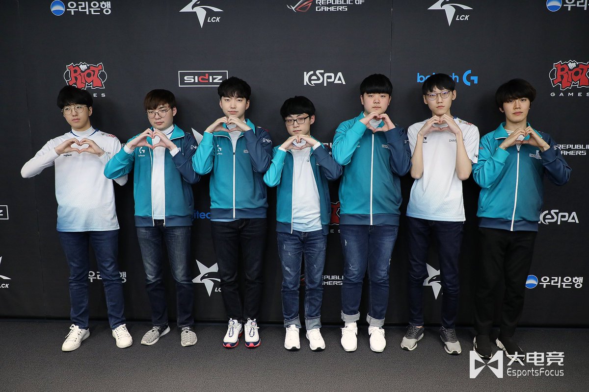 YayAya529's tweet photo. 190224 #LCK DWG 단체사진 &amp; Flame인터뷰사진 https://t.co/M9OjxR1Rd8