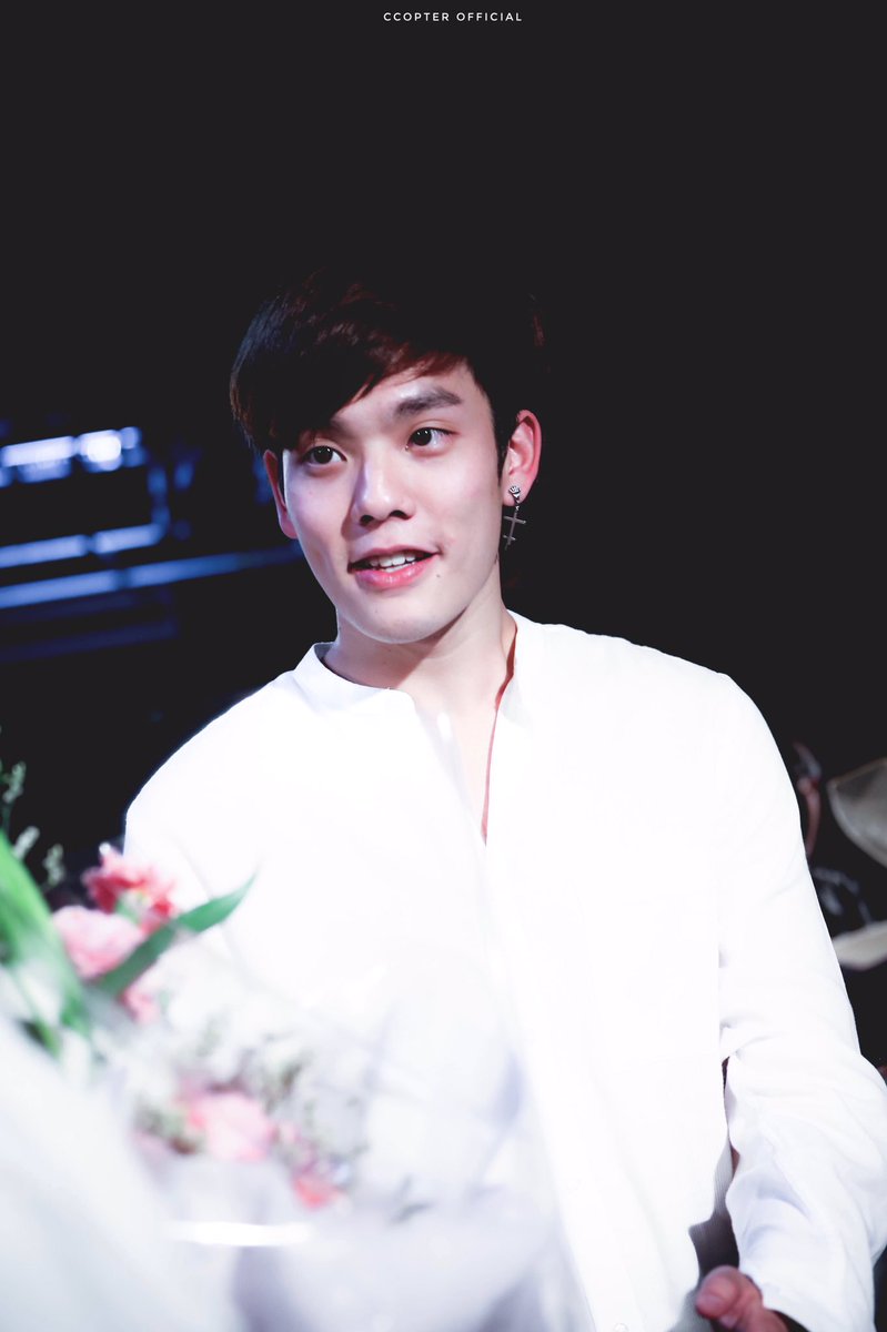 ccopterofficial's tweet photo. 2019.02.22 
หอมหัว คุณผู้กำกับได้มั้ย 

@CTR2DAB 
#ATLoveTHESIS 
#พี่เตอร์สินกำ https://t.co/XCa7lF5TYF