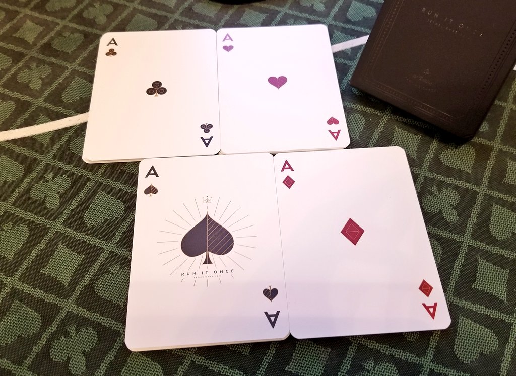 Lillian Run It Once Playing Cards デザインがかっこよくて気に入ったので買いました 触った質感もざらっとしていて 普通のトランプとちょっと違いますね