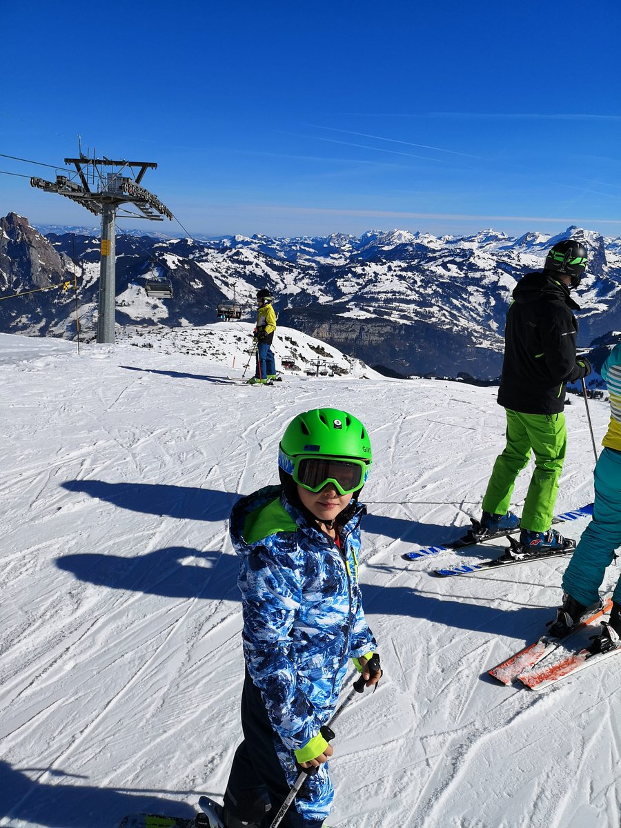 Beo154Oliver's tweet photo. Danke Schweiz Tourismus #kids4free #stoos Es sind tolle Bedingungen hier ⛷️👍 https://t.co/AlLME43WER