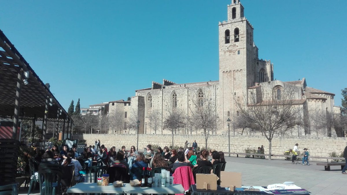 👉 Ahir prop d'una cinquantena de dones seguíem preparant la #VagaGeneralFeminista

👭👭👭 Entre totes serem capaces de tot, no ho dubtis i participa del comitè! 

📍Dijous a les 20h a Cal Temerari!