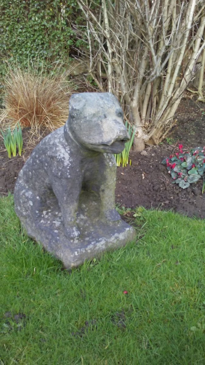 David Wilby’s beloved stone dog. ossettarchive.wordpress.com/2019/02/24/dav…