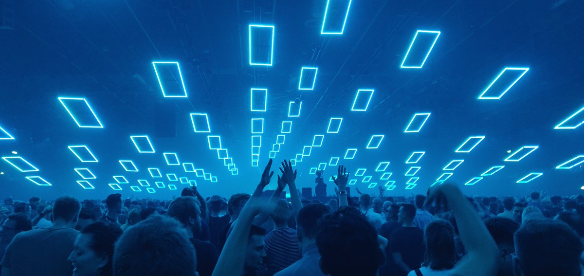 flowzu's tweet photo. #ASOT900 Was absolutely incredible. Only made better by being with the boys. Can't wait to go again. https://t.co/0nZx4u0uGQ