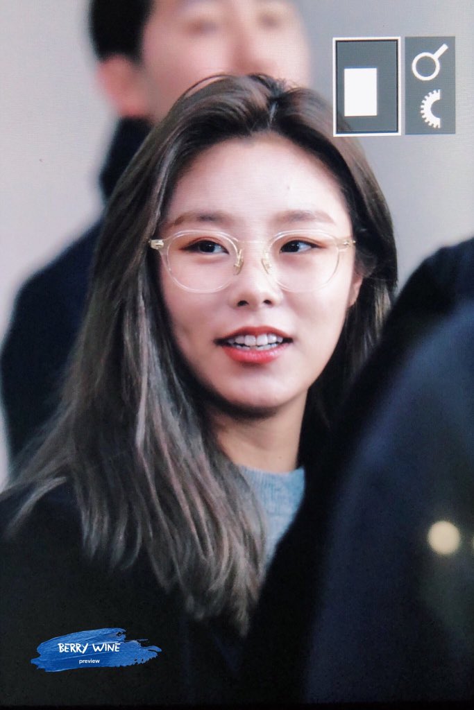 17. 어쩜 좋니 안경부터 딩동댕이다 딩동댕
정답이야 정답. 게다가 자기어필 강한 저 아랫니 하나 좀 봐