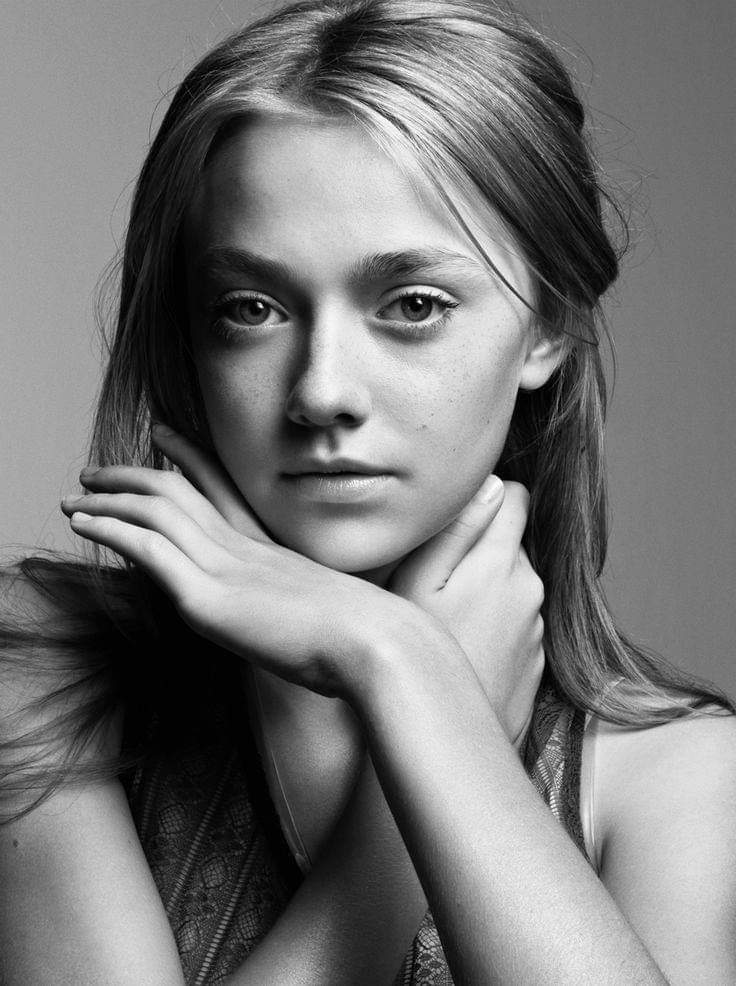 Hannah Dakota Fanning
Birth 1994.2.23 Happy Birthday
 