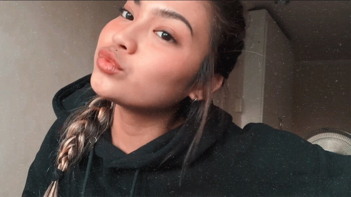 jeorelladotph's tweet photo. after doing so many many many school works and requirements nanoood ako latest vlog ng ating queen and damn sobrang nakakatanggal ng stress at pagod 😍 ilysm luv ✊💛 https://t.co/49AzuJsDsG
