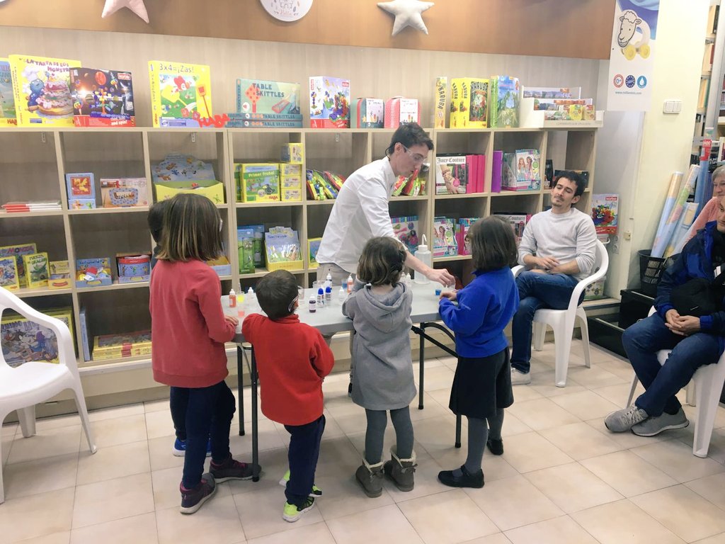 TuSocialMedia's tweet photo. 👩‍🔬 3 mesas redondas 
👩‍🚀 6 charlas de científicas en bibliotecas
🚀 1 taller infantil 
📚 42 lotes de 6 libros sobre #MujeresEnCiencia de @bibliotequestgn 
📚 Cerca de 30 #escaparates11f sobre mujer y ciencia en bibliotecas y librerías de toda la provincia de Tarragona https://t.co/5mcD6K7fvN
