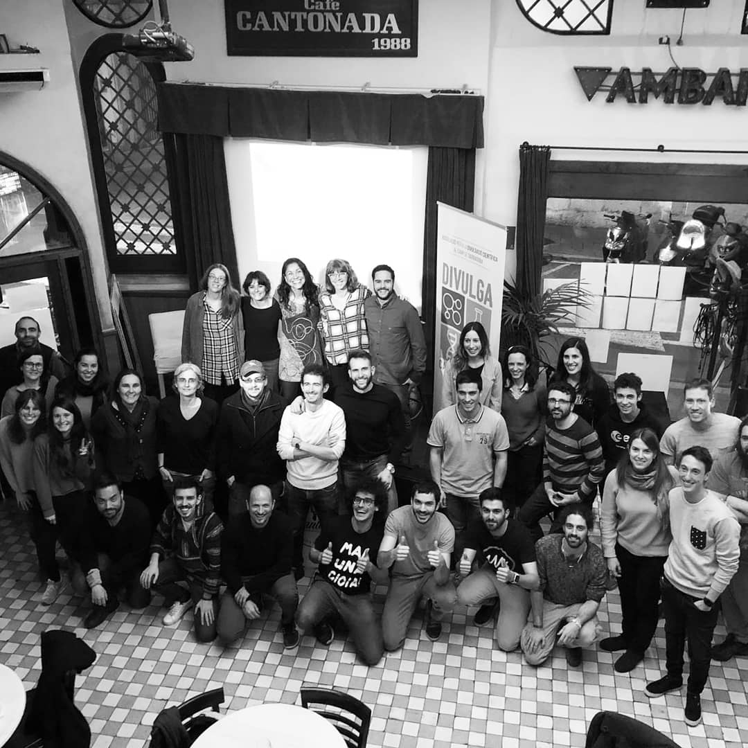 TuSocialMedia's tweet photo. Estemos muy content@s por la gran acogida del público, con una asistencia de cerca de 👨‍👩‍👧‍👦 500 personas en los diferentes actos, la presencia en medios de comunicación, 📰 con 35 apariciones en prensa y el apoyo de diferentes instituciones de la ciudad. 😉 https://t.co/DzIIlcQt9n