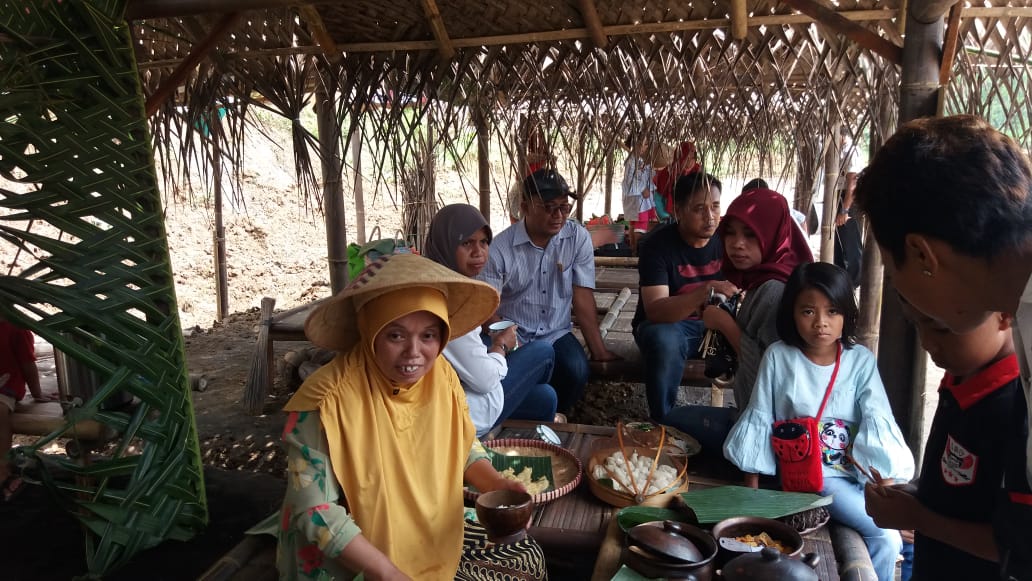 Saeful MOE (@saefulmoejab_22) on Twitter photo Gelaran perdana, <a href="/pasarmenoreh/">PasarMenoreh</a> diserbu pengunjung
#PasarMenoreh #destinasiDigitalGenpi
Bergegas kesini Kak, lapangan Desa Sedayu Kec. Loano #Purworejo
Jgn sampe kehabisan kuliner khas Menoreh
#pesonaindonesia #wonderfulindonesia #genPI #genWI #JatengGayeng #romansapurworejo2020 Gelaran perdana, <a href="/pasarmenoreh/">PasarMenoreh</a> diserbu pengunjung
#PasarMenoreh #destinasiDigitalGenpi
Bergegas kesini Kak, lapangan Desa Sedayu Kec. Loano #Purworejo
Jgn sampe kehabisan kuliner khas Menoreh
#pesonaindonesia #wonderfulindonesia #genPI #genWI #JatengGayeng #romansapurworejo2020