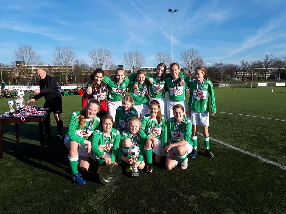 MO15-1 wint NK kwalificatie Toernooi district Oost en neemt deel aan landelijk NK toernooi in Brunssum. Toppers, trots. Districtskampioen FC Berghuizen MO15-1!!!