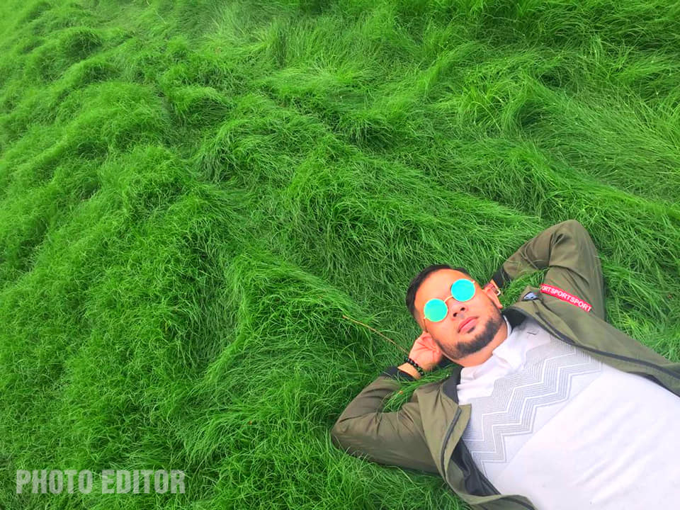 NurNazuwa's tweet photo. Kedah viral lagi bila panorama rumput karpet yang tumbuh dalam tali air MADA, Yan Kedah. Lawaaa nohh macam cerita kartun karpet pun. Musim kemarau ja ada ni, kena pi lekaih 😍😍

#KedahSerataRata
#madamabeles https://t.co/njNxVChCzA