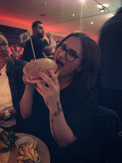 Soo lecker der @texas_patti B&uuml;rger 🍔 . #pattiburger #lecker #yummi #jalapenos #fr&uuml;hbissp&auml;t #fr&uuml;hbissp&auml;tm&uuml;nster<a class="tags" href="/tag/texas_patti">@texas_patti</a><a href="/tag/pattiburger"class="tags">#pattiburger</a><a href="/tag/love"class="tags"><span>#love</span></a><a href="/tag/happy"class="tags"><span>#happy</span></a><a href="/tag/family"class="tags"><span>#family</span></a><a href="/tag/bestie"class="tags"><span>#bestie</span></a><a href="/tag/bestfriends"class="tags"><span>#bestfriends</span></a><a href="/tag/proud"class="tags"><span>#proud</span></a>